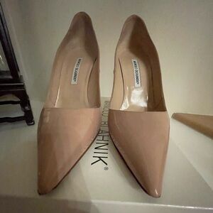 Manolo Blahnik Classic BB Beige Nude Heels